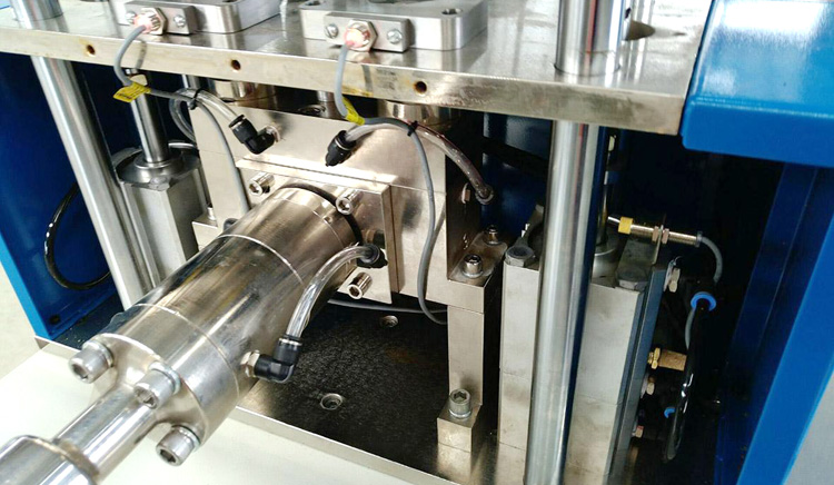 液體硅膠注射機(jī)怎么正確的使用？