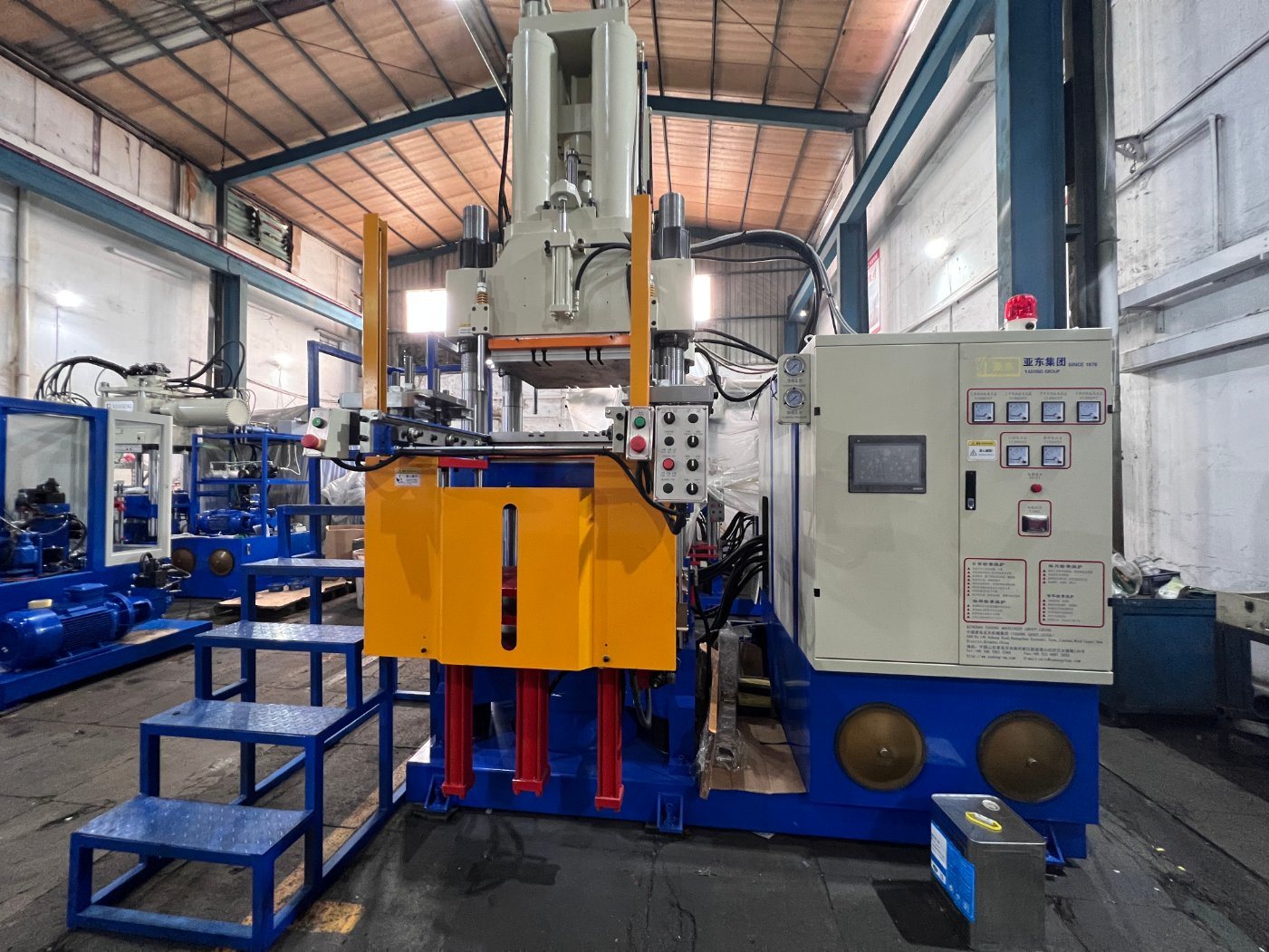 O-Ring-Auto-Parts-Shock-Pad-Black-Ruuber-Product-300t-First-in-First-out-Vertical-Rubber-Injection-Molding-Machine (1).jpg